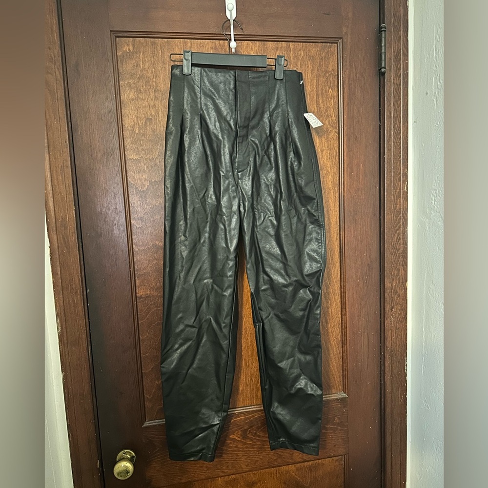 NWT FREE PEOPLE BLACK CECILY PLEATED VEGAN FAUX LEATHER PANTS 4 - Picture 3 of 6